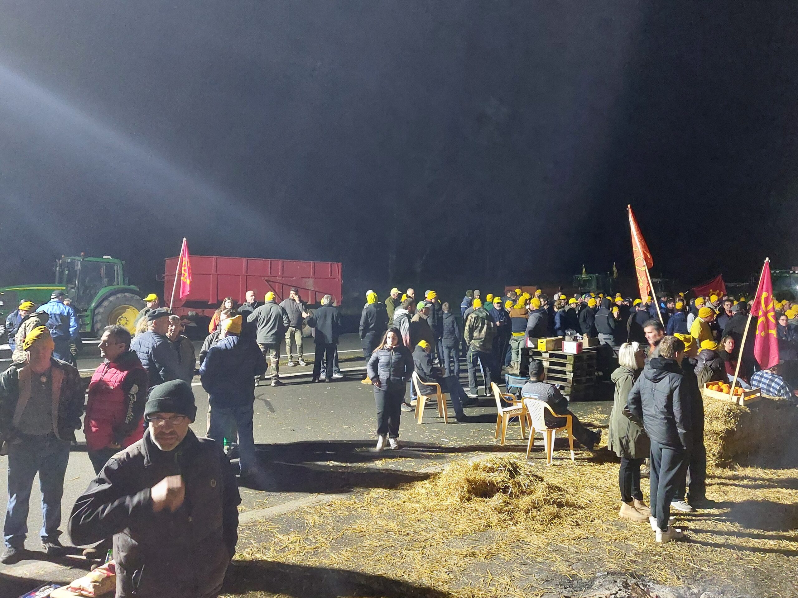 Agriculteurs Bloquant L'autoroute à Agen, 24 Janvier 2024 (4)