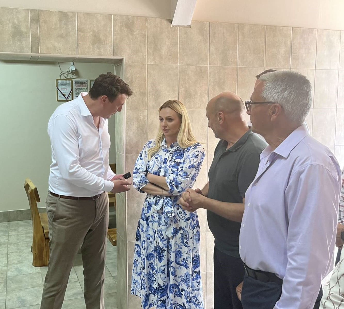 Img 30d6dbf84404bcb9f5e0b624d3b533f7 V