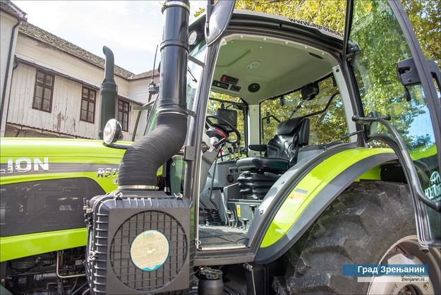 Tractor Agricultural School 007