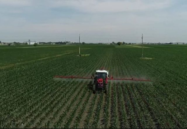 Traktor Prskalica Foto Bolja Zemlja