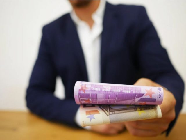 Novac Evro Kredit Subvencija Foto Freepik Raten Kauf