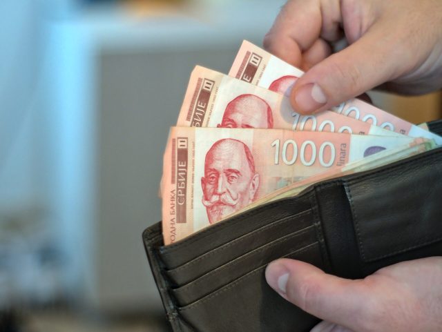 Close Up,shot,of,1000,serbian,dinar,banknotes.,a,person,takes